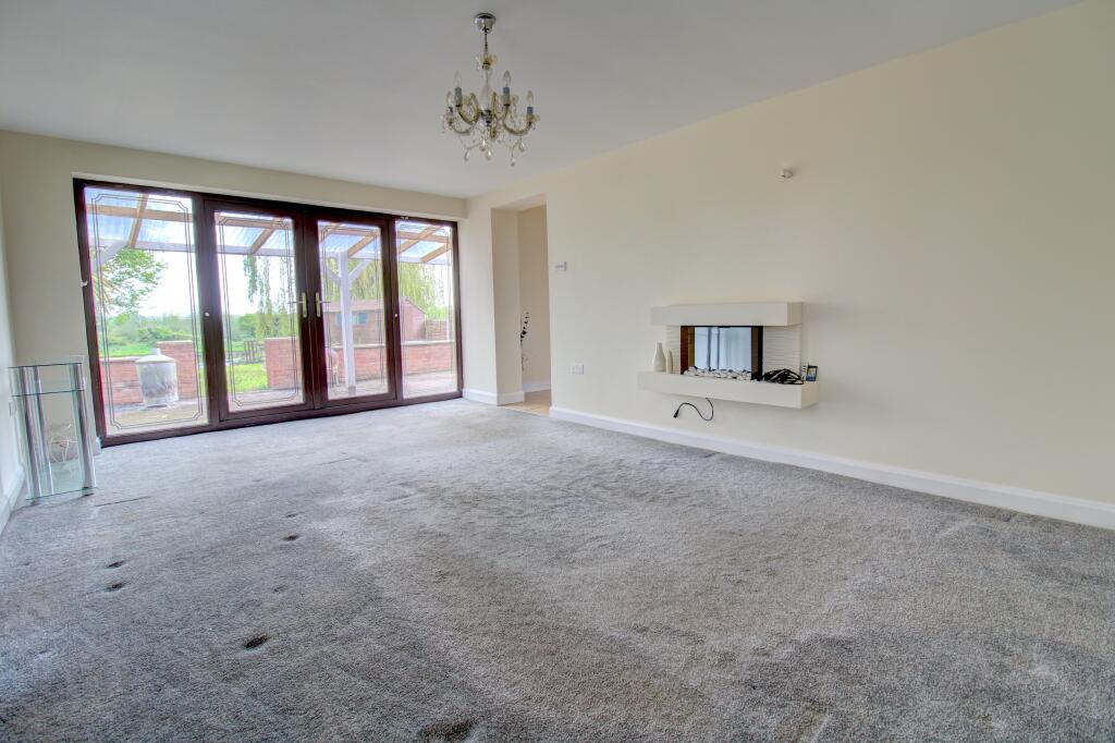5 bedroom semidetached house for sale in Leaside Avenue, Rugeley, WS15