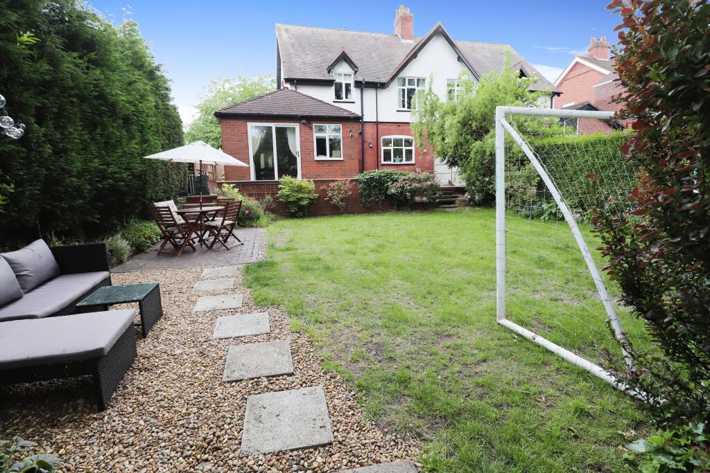 4 bedroom semidetached house for sale in Keele Road, Newcastleunder