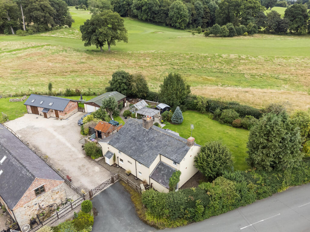 3 bedroom detached house for sale in Gobowen, Oswestry, SY11