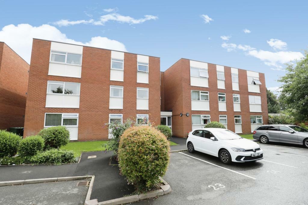 2 bedroom flat for sale in Clopton Road, Stratforduponavon, CV37