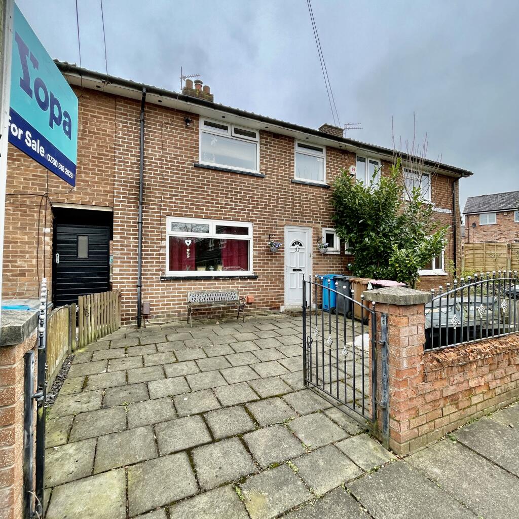 3 bedroom terraced house for sale in Grosvenor Drive, Walkden, Worsley, M28