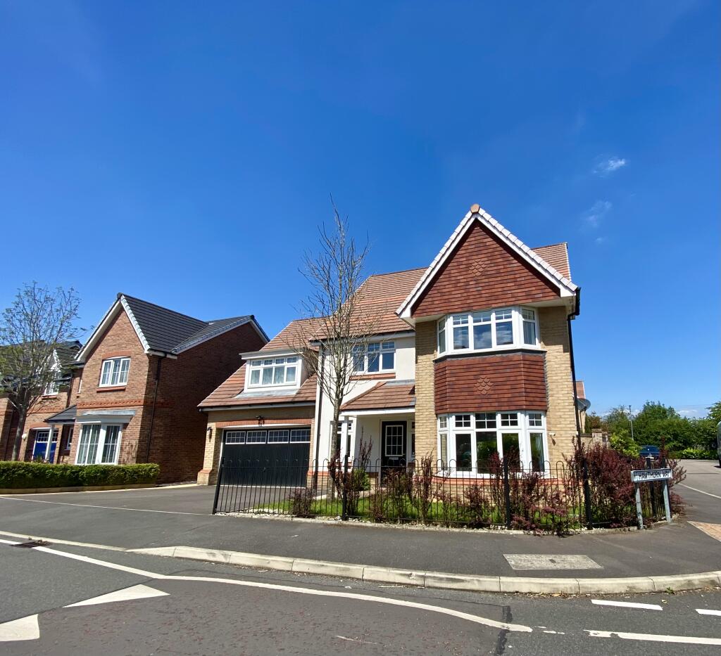 5 bedroom detached house for sale in Malkins Wood Lane, Boothstown