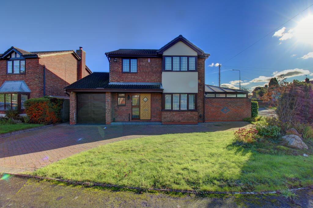 4 bedroom detached house for sale in Warren Croft, Rugeley, WS15