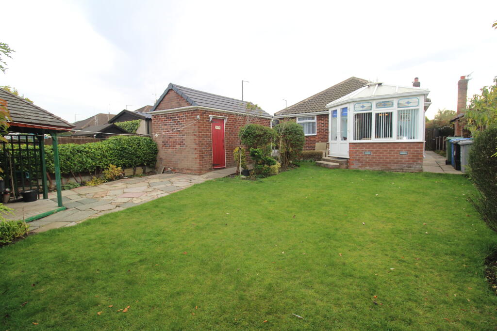 3 bedroom bungalow for sale in Shaftesbury Avenue, Altrincham, WA15