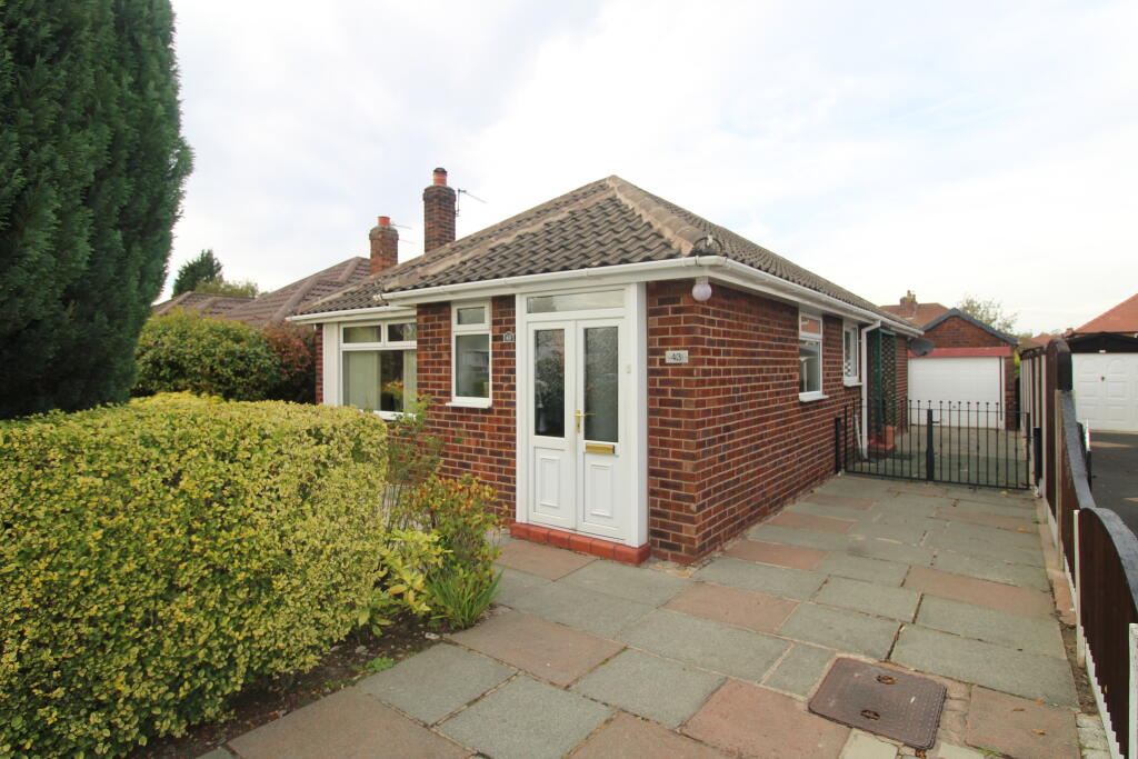 3 bedroom bungalow for sale in Shaftesbury Avenue, Altrincham, WA15