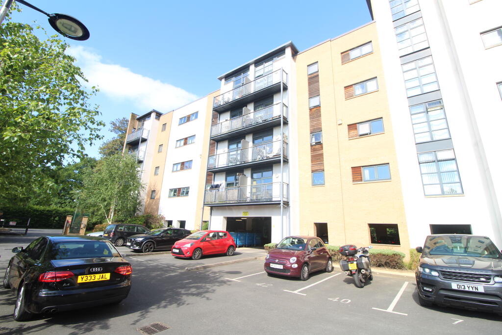 2 bedroom flat for sale in Altrincham Road, Manchester, M22