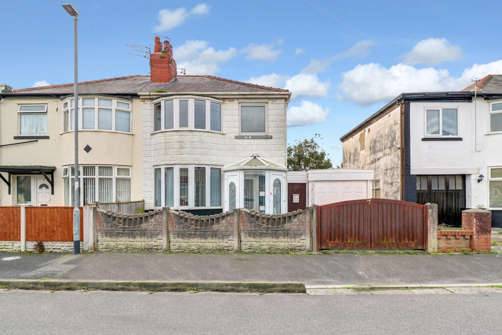 3 bedroom semidetached house for sale in Palatine Road, Thornton