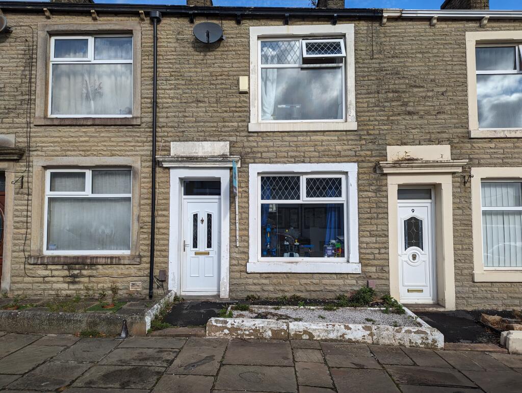 2 bedroom terraced house for sale in Moss Hall Road, Accrington, BB5