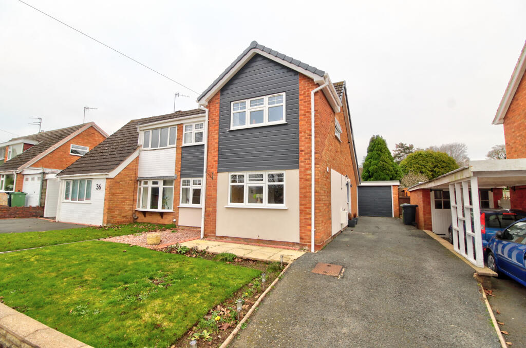 3 bedroom semidetached house for sale in Fairlawn Drive, Kingswinford, DY6