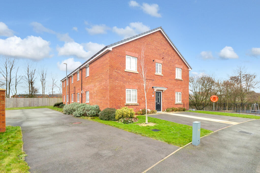 2 bedroom flat for sale in Sunnydale Gardens, Little Eccleston, PR3