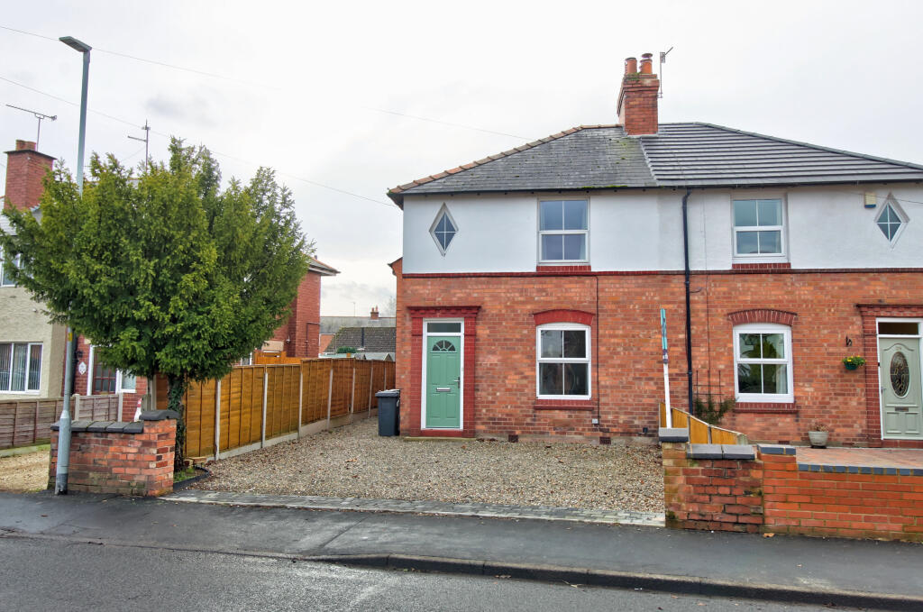4 bedroom semidetached house for sale in Lickhill Road, Stourporton