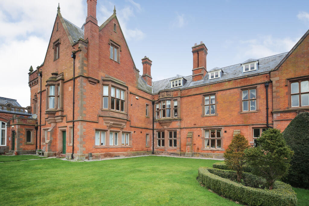 3 bedroom character property for sale in Vale Royal Drive, Northwich, CW8