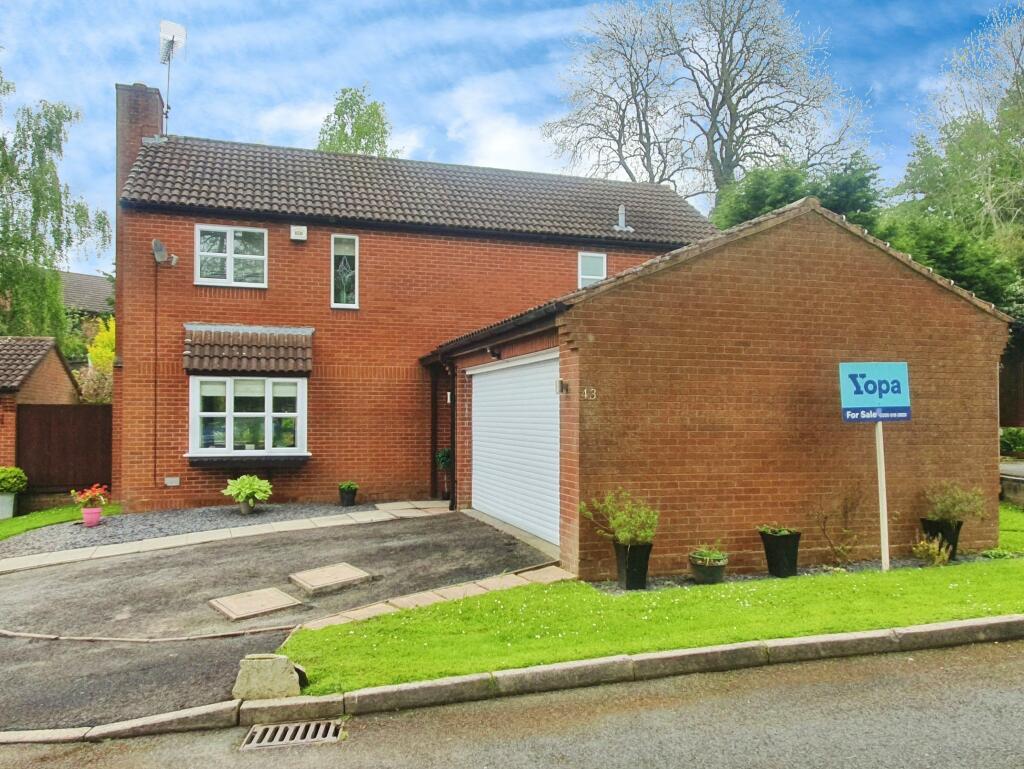 4 bedroom detached house for sale in Brookfield Close, Redditch, B97