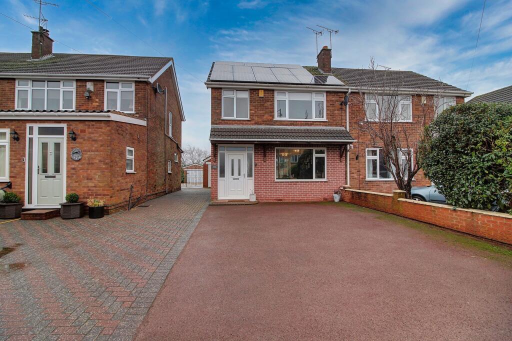 3 bedroom semidetached house for sale in Heath End Road, Nuneaton, CV10
