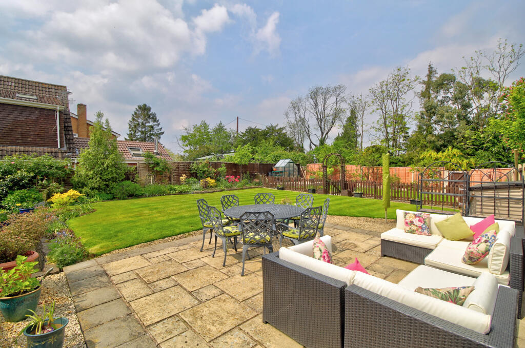 4 bedroom detached house for sale in Park Dingle, Bewdley, DY12