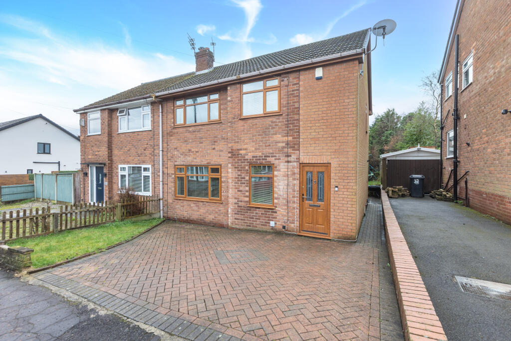 3 bedroom detached house for sale in Peveril Close, Whitefield