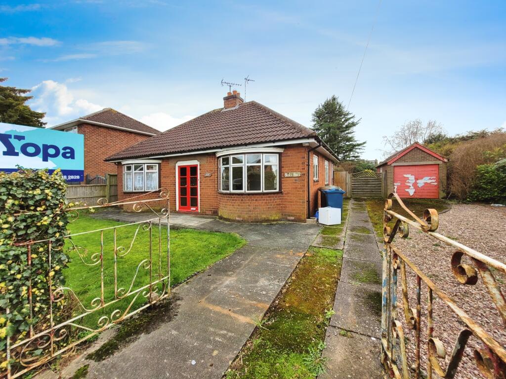 2 bedroom detached bungalow for sale in The Crescent, Stafford, ST16