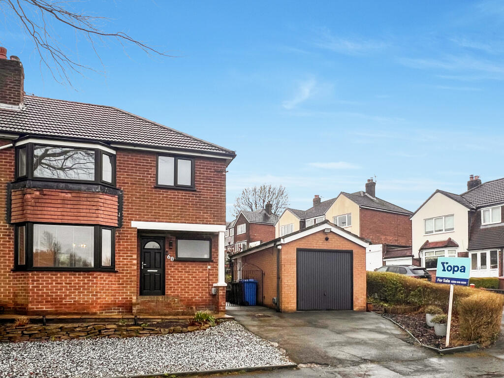 3 bedroom semidetached house for sale in Bankside, ClaytonleWoods, PR6