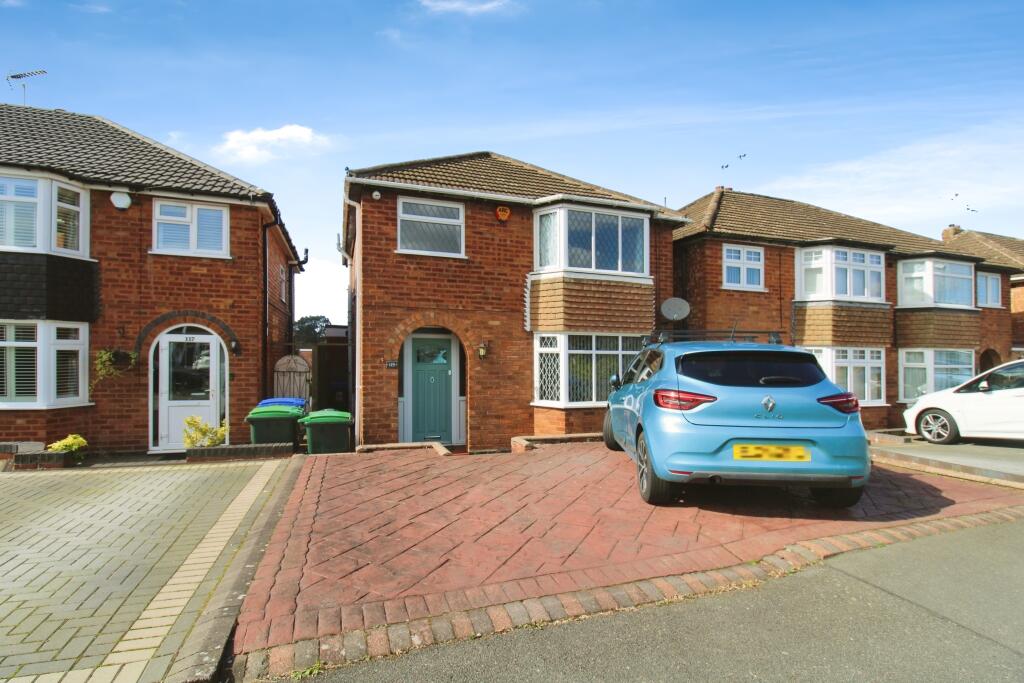 3 bedroom detached house for sale in Lechlade Road, Birmingham, B43