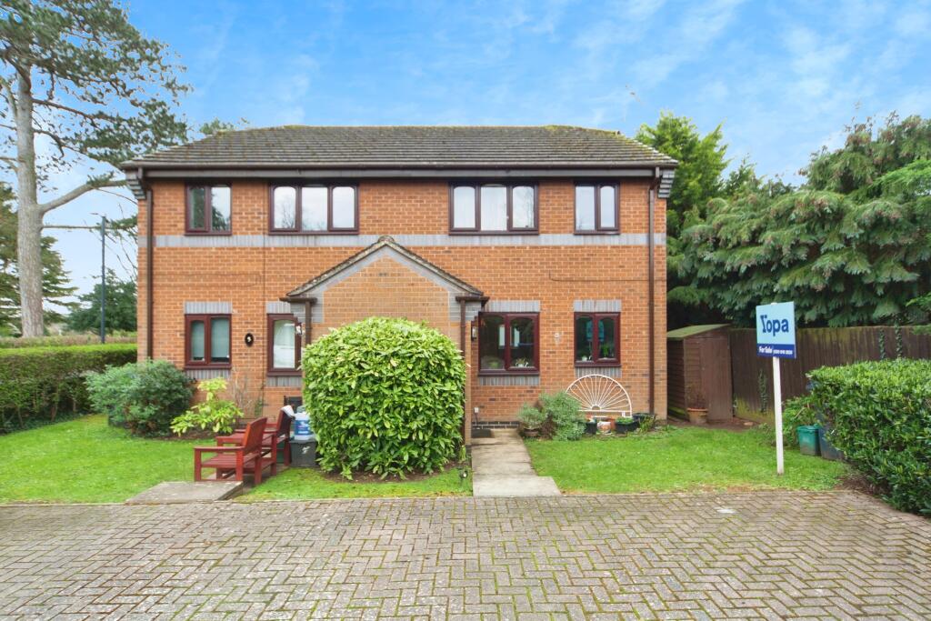1 bedroom for sale in Paddock Lane, Stratforduponavon, CV37