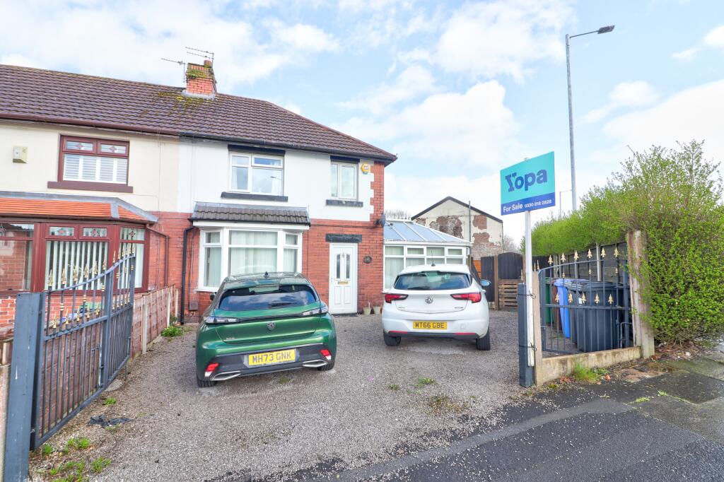 3 bedroom semidetached house for sale in Avenue, Hyde, SK14