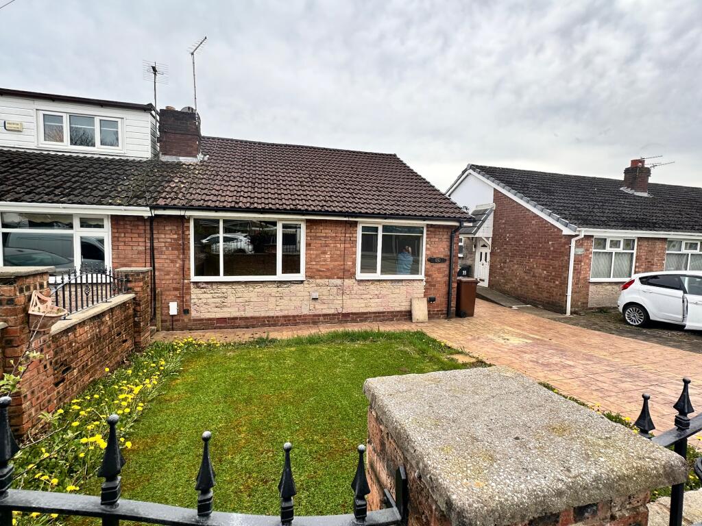 2 bedroom semidetached bungalow for sale in Hertford Drive, Manchester