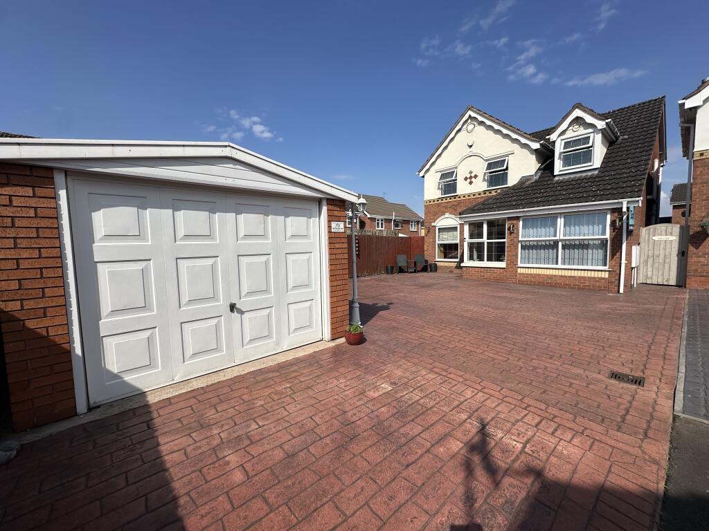 3 bedroom detached house for sale in Constantine Way, Bilston, WV14