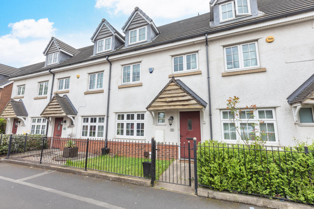 4 bedroom terraced house for sale in Kenyon Lane, Manchester, M40