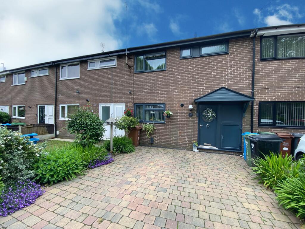 3 bedroom terraced house for sale in Elizabeth Avenue, Chadderton
