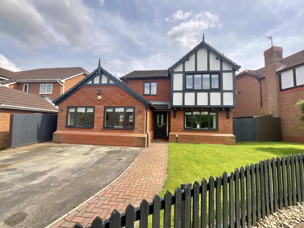 4 bedroom detached house for sale in Broadfields, Norton, Runcorn, WA7