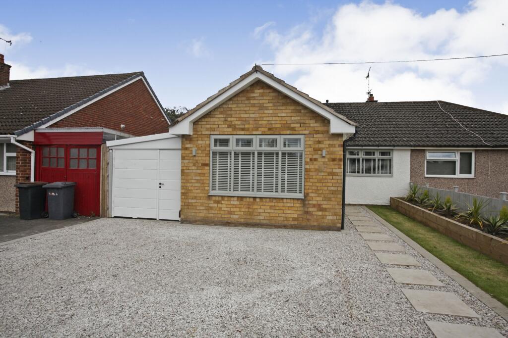2 bedroom semidetached bungalow for sale in Romsey Avenue, Nuneaton, CV10