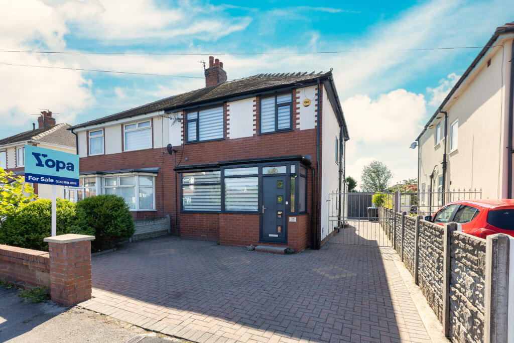 3 bedroom semidetached house for sale in Castle Avenue, Poultonle