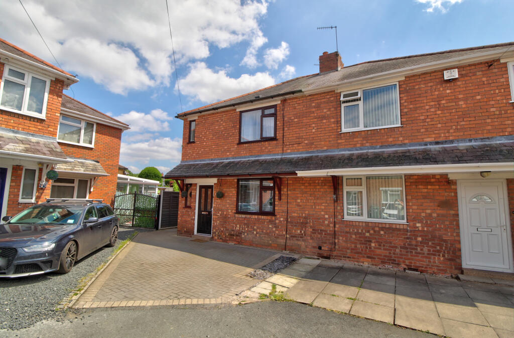 2 bedroom semidetached house for sale in Brindley Street, Stourporton