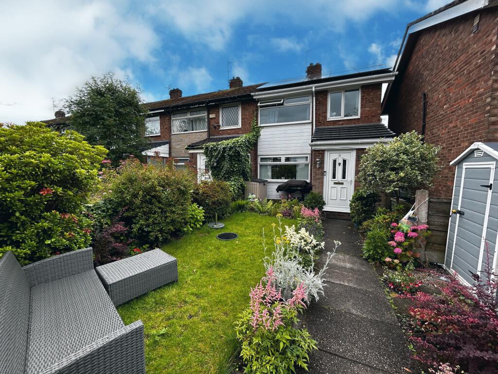 3 bedroom end of terrace house for sale in Lucerne Close, Chadderton