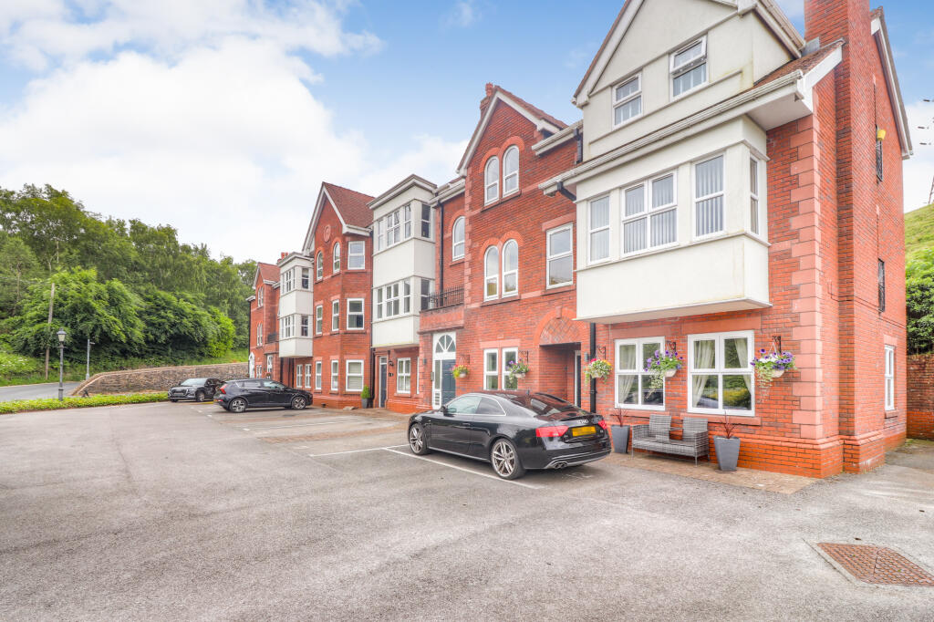 2 bedroom apartment for sale in Mottram Road, Stalybridge, SK15