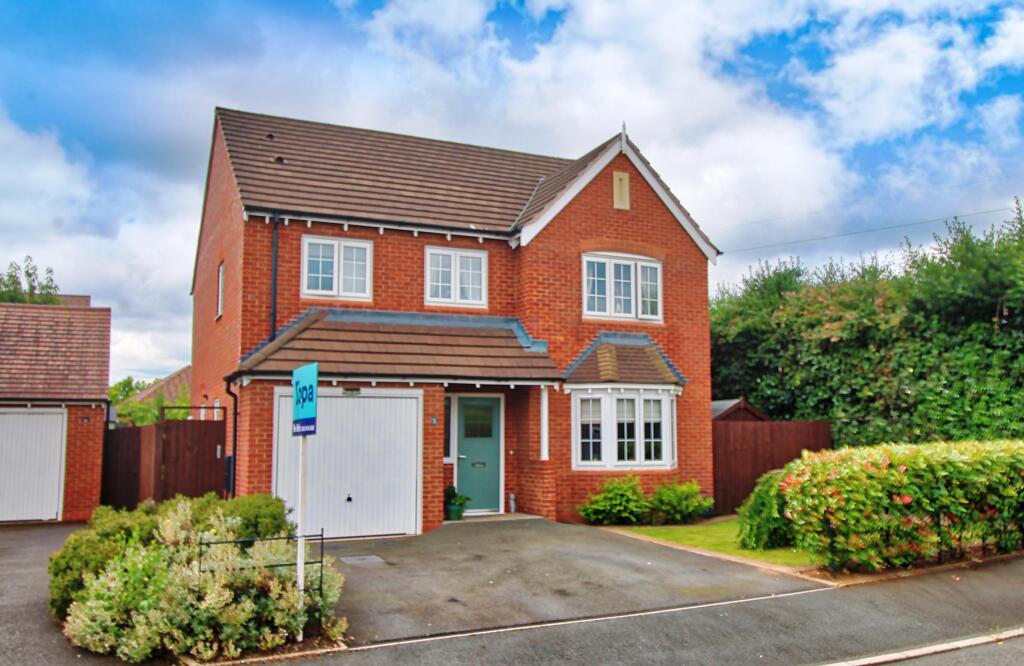 4 bedroom detached house for sale in Hawthorne Drive, Bevere, Worcester