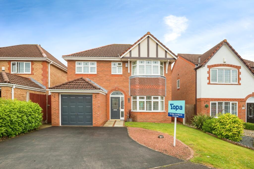 4 bedroom detached house for sale in Carnoustie Close, Wrexham, LL13