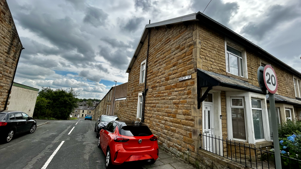 2 bedroom end of terrace house for sale in Hapton Road, Padiham