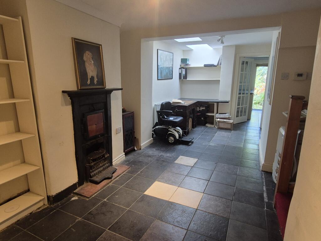 2 bedroom terraced house for sale in Hanbury Road, Bromsgrove, B60