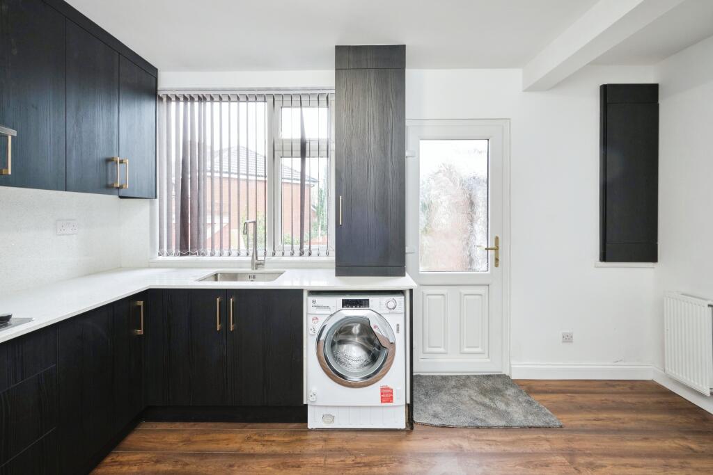Additional property image - Warley Road, Oldbury, B68