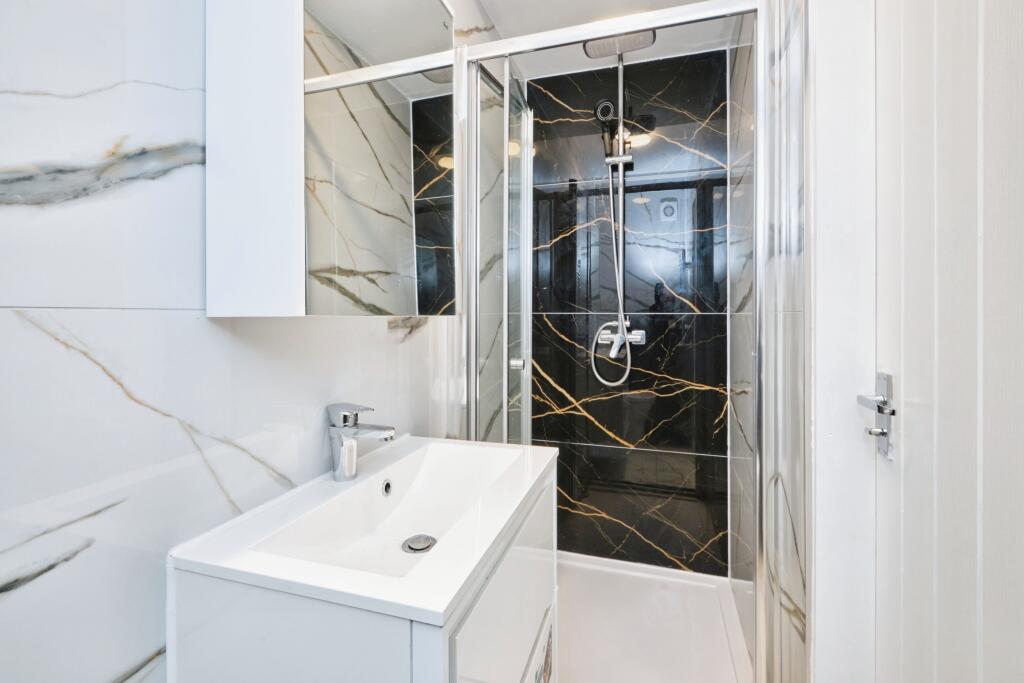 Additional property image - Warley Road, Oldbury, B68