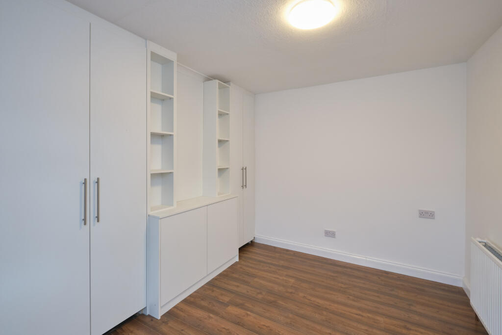 Additional property image - Warley Road, Oldbury, B68