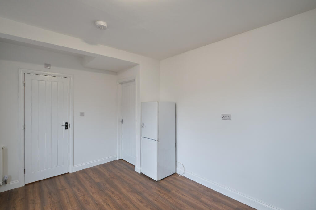 Additional property image - Warley Road, Oldbury, B68
