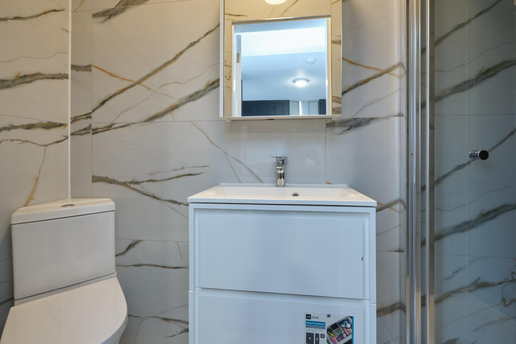 Additional property image - Warley Road, Oldbury, B68