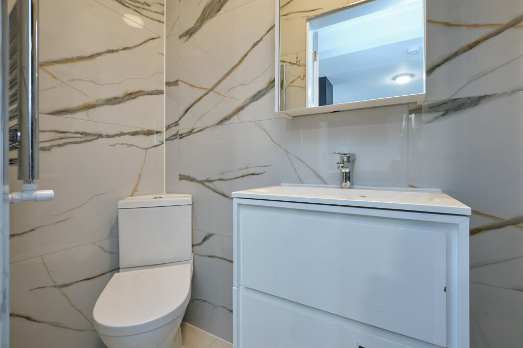 Additional property image - Warley Road, Oldbury, B68