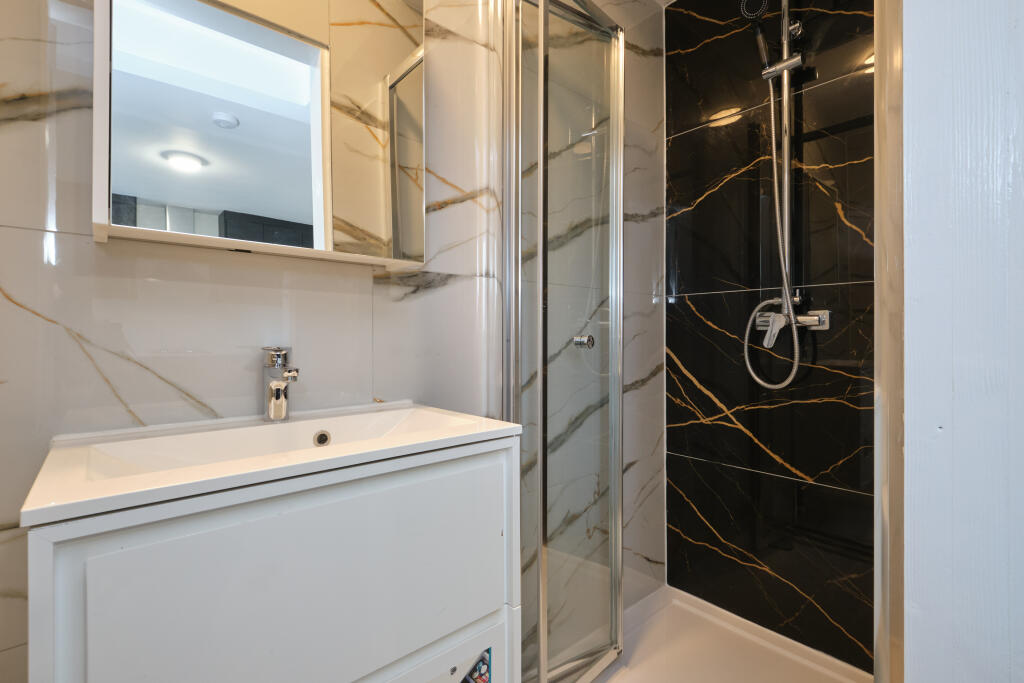 Additional property image - Warley Road, Oldbury, B68
