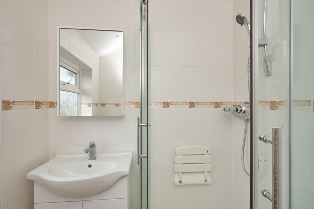 Additional property image - Warley Road, Oldbury, B68