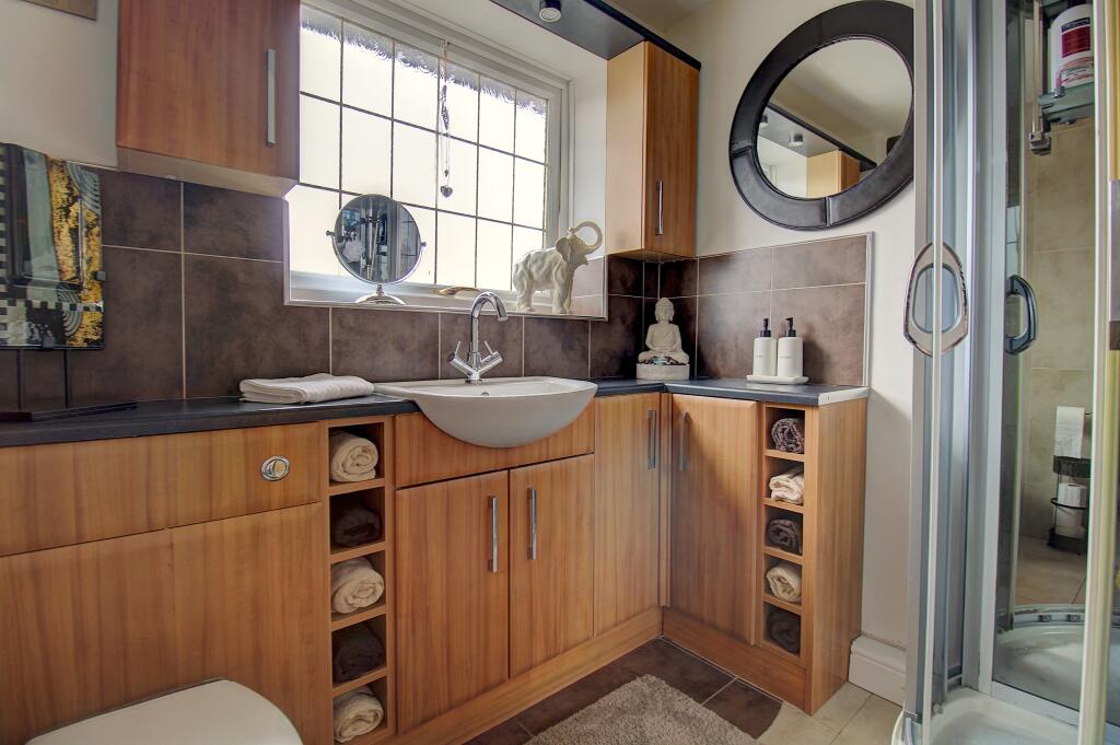 Additional property image - Cleeve, Tamworth, B77