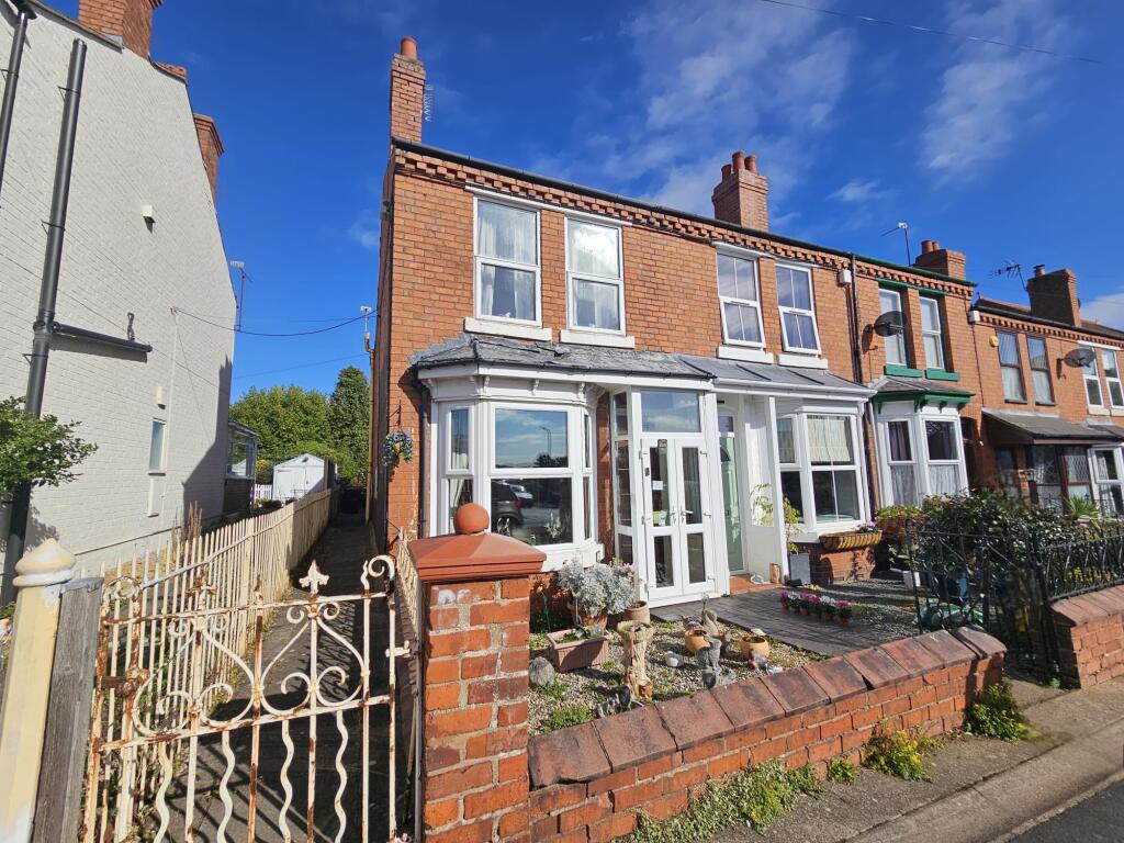 3 bedroom end of terrace house