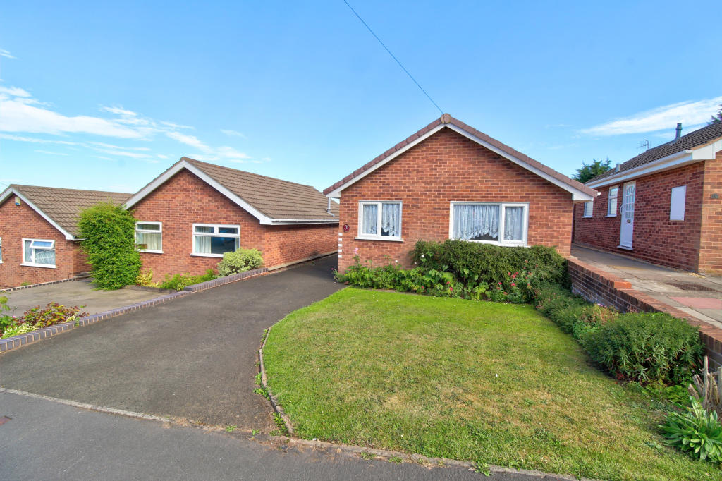 2 bedroom detached bungalow for sale in Ragees Road, Kingswinford, DY6